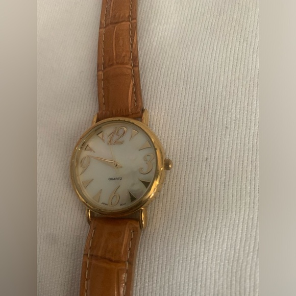 Women’s Quartz Brown Band and Pearl Face Watch, Slightly Used, Needs Battery - Picture 3 of 6